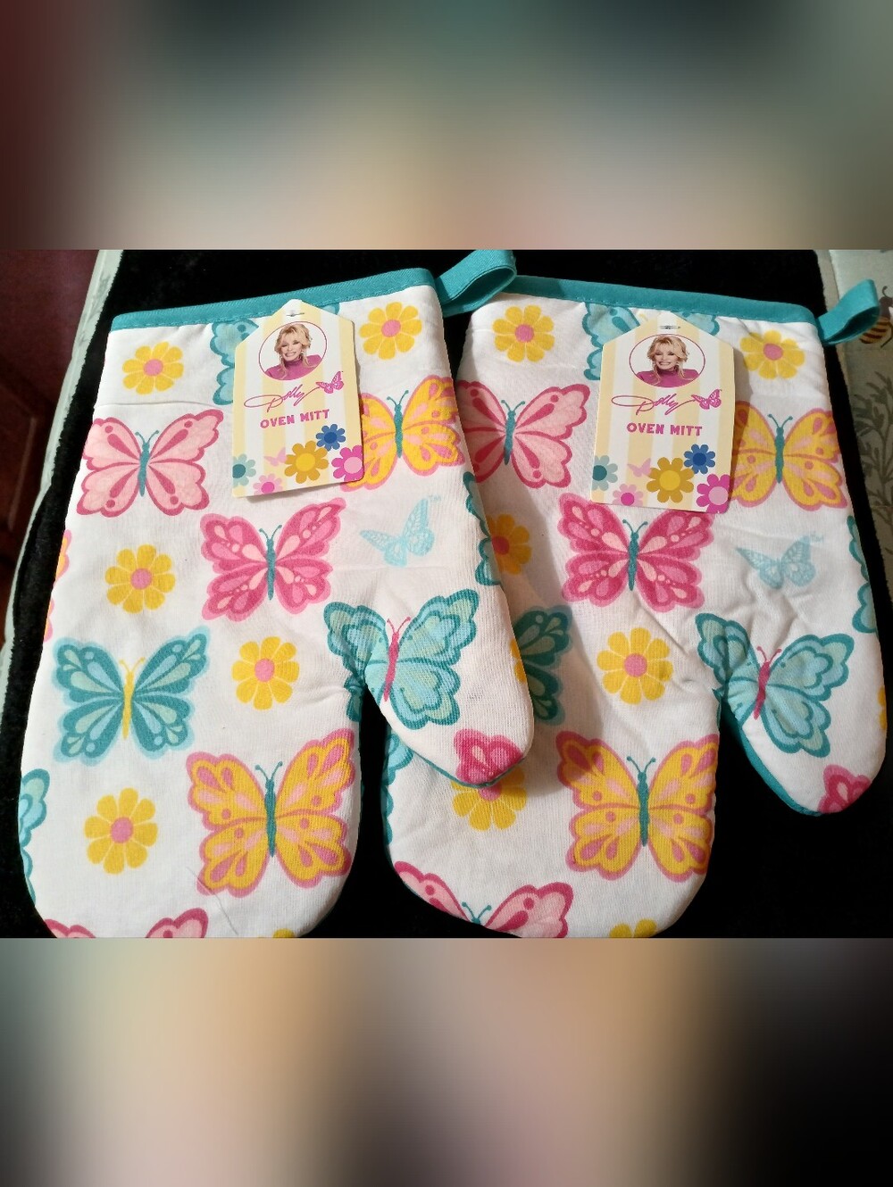 2026 DG Dolly Parton Butterfly Oven Mitts NWT